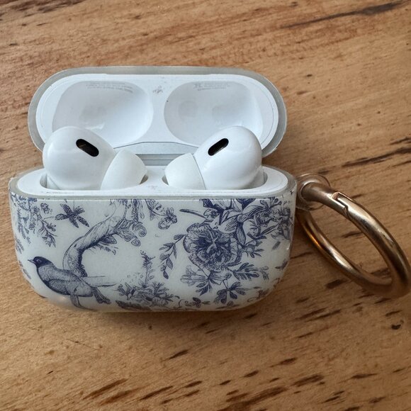 NWOT AirPod Pro Case with Keyring Beautiful White and Blue Design - Picture 3 of 4